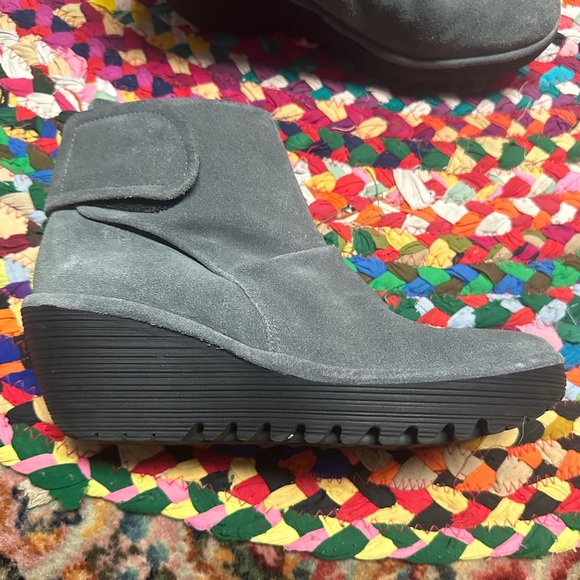 Fly London Yegi Wedge Ankle Booties EUR 39 Size 8.5 Gray Suede Hook Loop - Picture 6 of 8